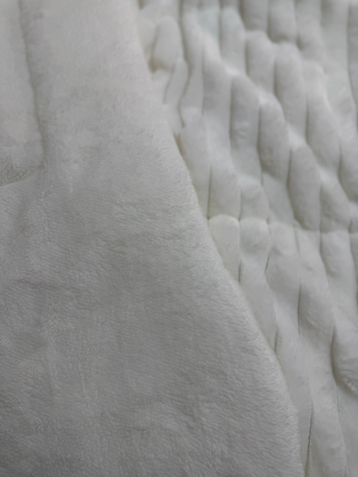 King Size PureWhite PlushWave Comforter Set (3 pcs)