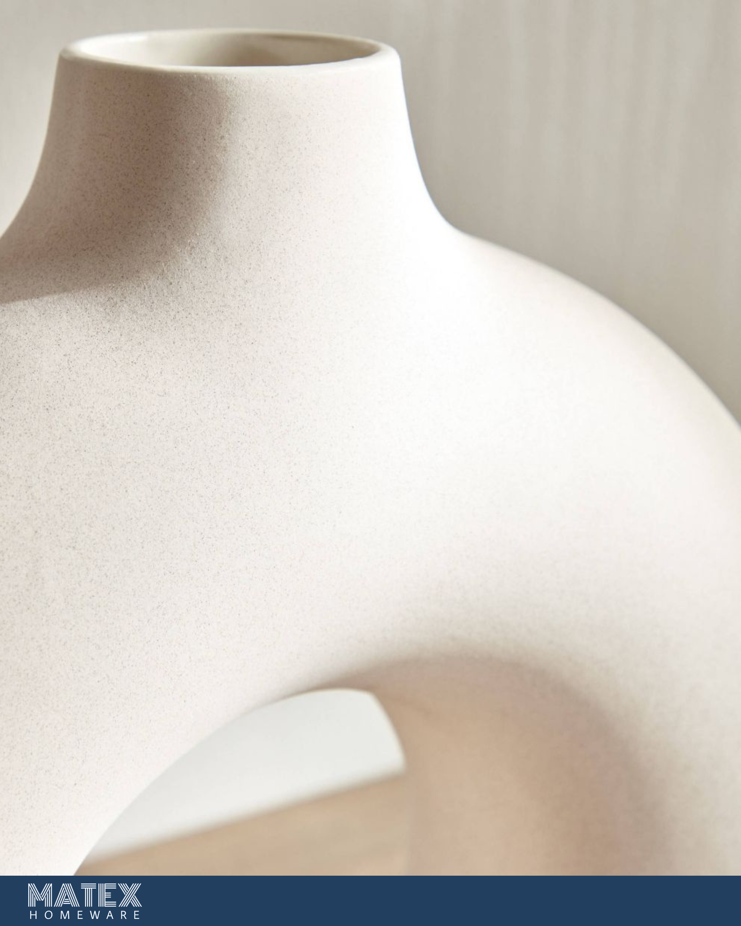 Elegant Ceramic Vase - 21cm