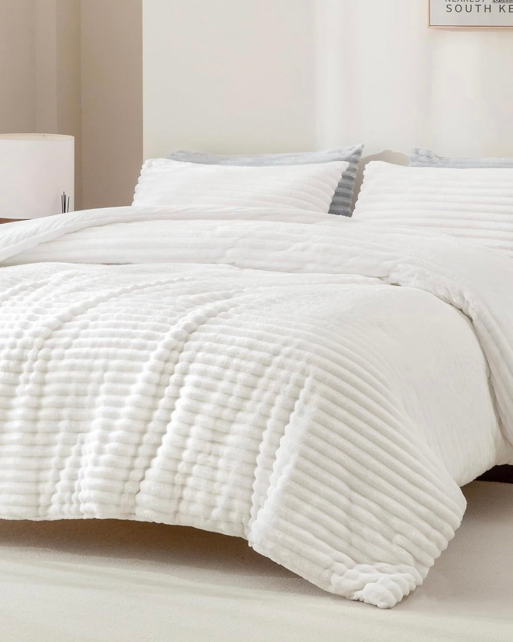 King Size PureWhite PlushWave Comforter Set (3 pcs)