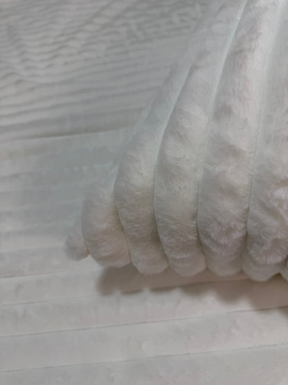 King Size PureWhite PlushWave Comforter Set (3 pcs)