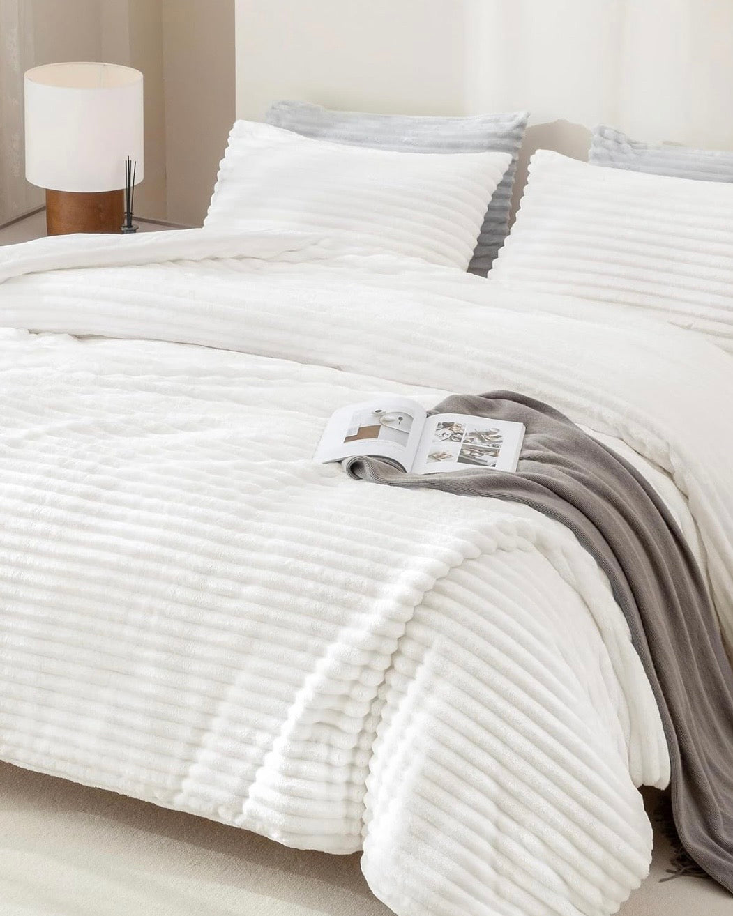 King Size PureWhite PlushWave Comforter Set (3 pcs)