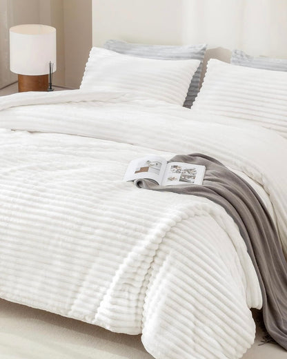 King Size PureWhite PlushWave Comforter Set (3 pcs)