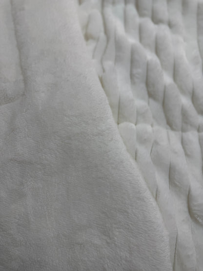 King Size PureWhite PlushWave Comforter Set (3 pcs)
