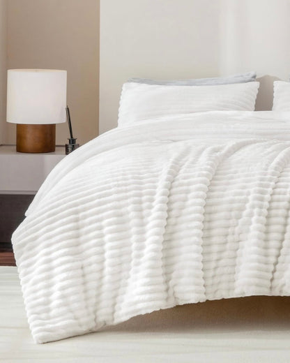 King Size PureWhite PlushWave Comforter Set (3 pcs)