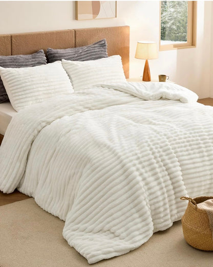 King Size PureWhite PlushWave Comforter Set (3 pcs)