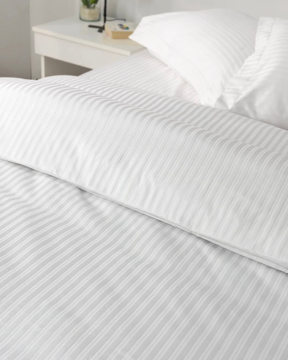 White Satin Stripe Bed Set 300TC Cotton Hotel Bedding Set