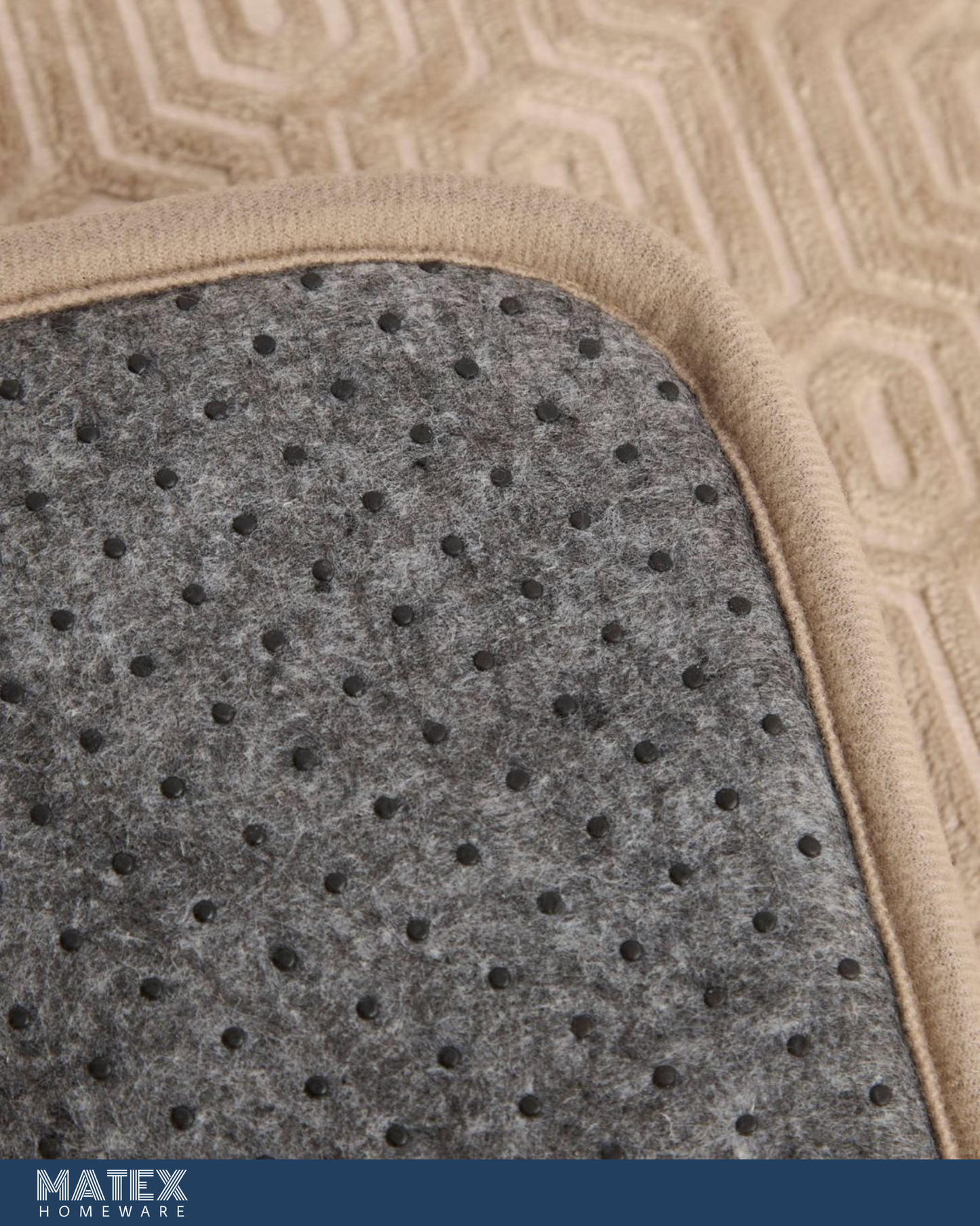 Honeycomb Embossed Bathmat - 70x45 cm
Colour: Brown