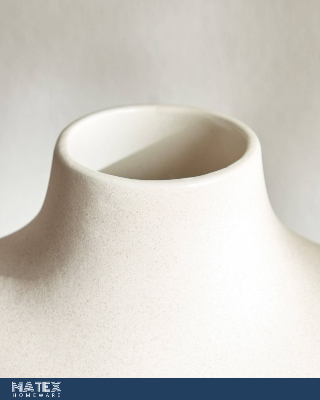 Elegant Ceramic Vase - 21cm